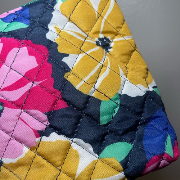 NEW Modella Floral Quilted Women's Travel Bag - Picture 4 of 12